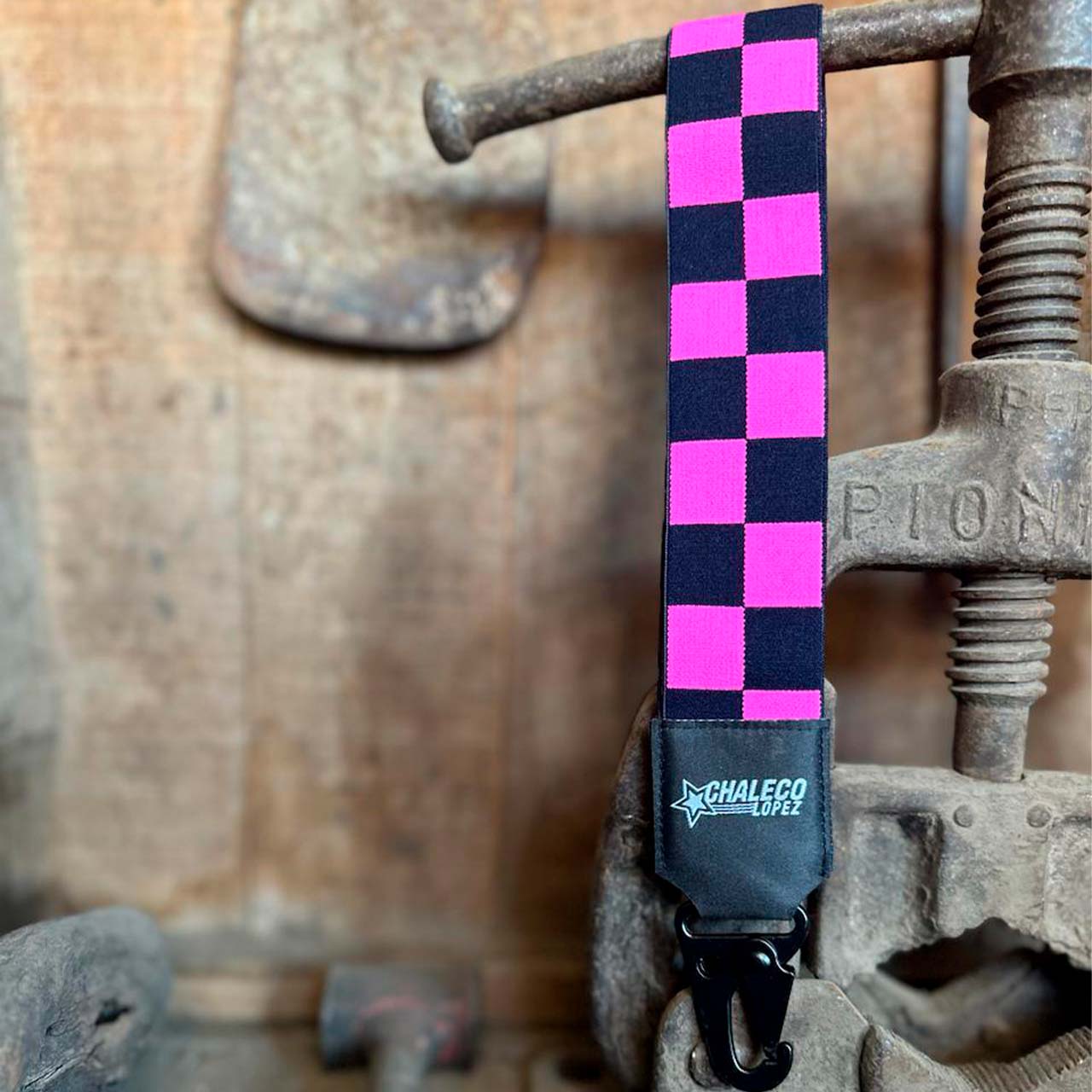 LLAVERO LANYARD CORTO BANDERA CUADROS